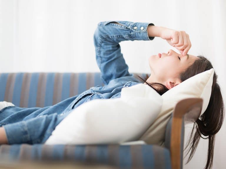 Fatigue chronique : causes, symptômes et solutions naturelles (2026)